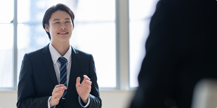 面接・選考を行うビジネスシーンのイメージ